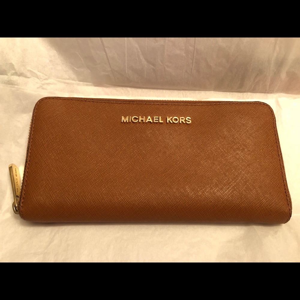 Michael Kors Jet Set Continental Zip-Around Wallet